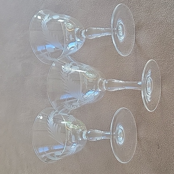 Sherry glasses.  Pineapple and palmleaf etched.  Set of 3 - Picture 1 of 3